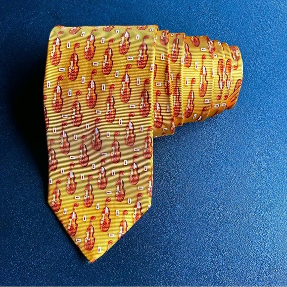 Ermenegildo Zegna 100% Silk Tie, Made in Italy, Gold with Violin Pattern - Picture 1 of 11